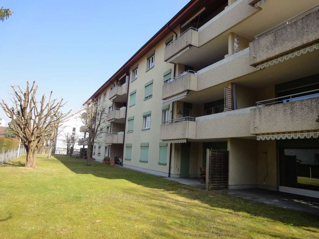 Appartement de 3 ½ pièces","description":"Emplacement calme et immeuble très bien entretenu.   
  
L'appartement est équipé comme suit :   
  
\- Cuisine avec carrelage   
\- Lave-vaisselle, vitrocéramique, grand réfrigérateur, etc.   
\- 2 salles d'eau / salles de bain avec fenêtre   
\- Réduit ave