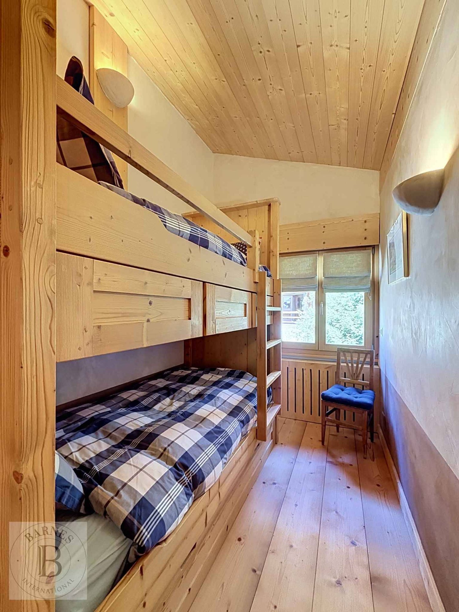 6 rooms furnished flat