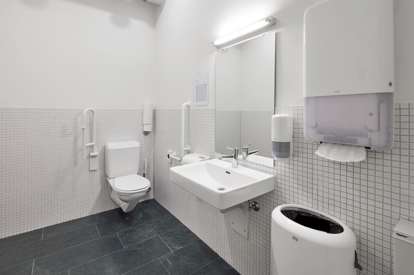 930m² office