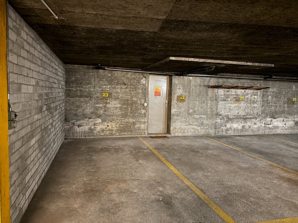 Underground slot, Foto 1 von 2