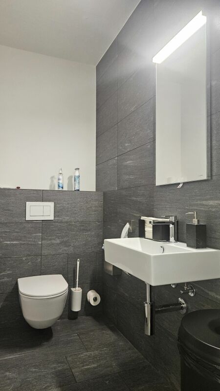 190m² office