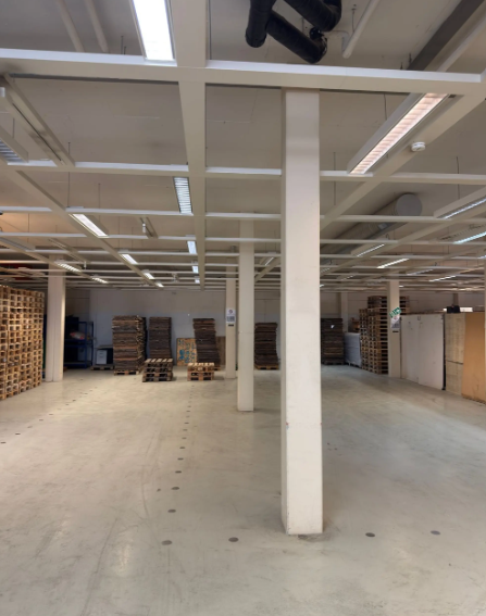 850m² shop, Foto 1 von 7