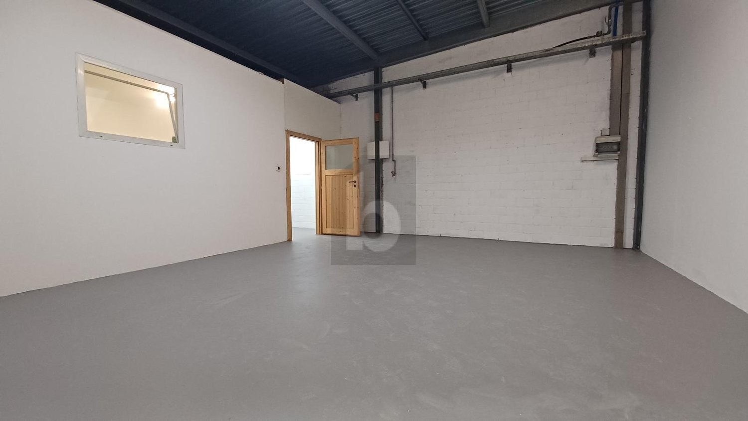 Local de stockage de 90m²