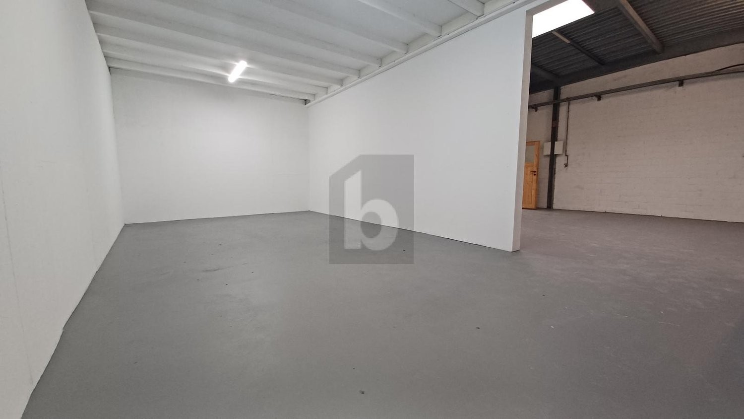 Local de stockage de 90m²