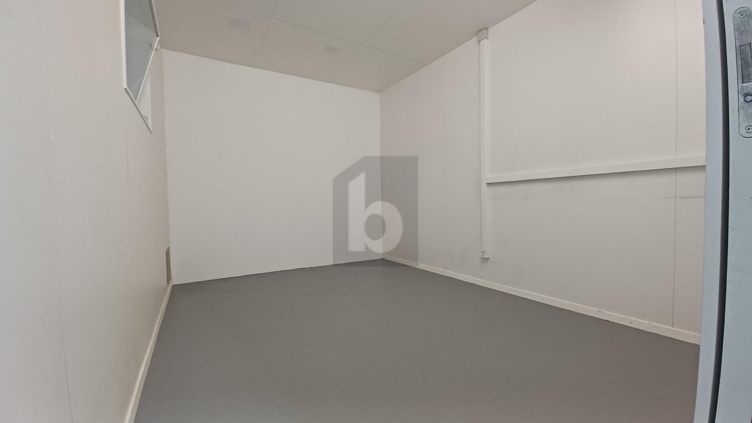 Local de stockage de 90m²