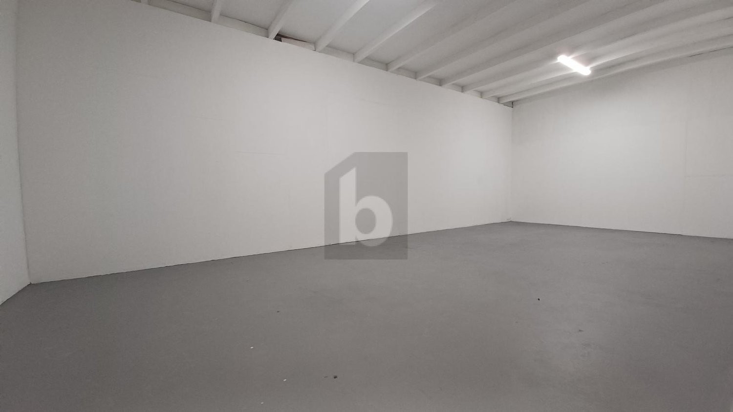 Local de stockage de 90m²