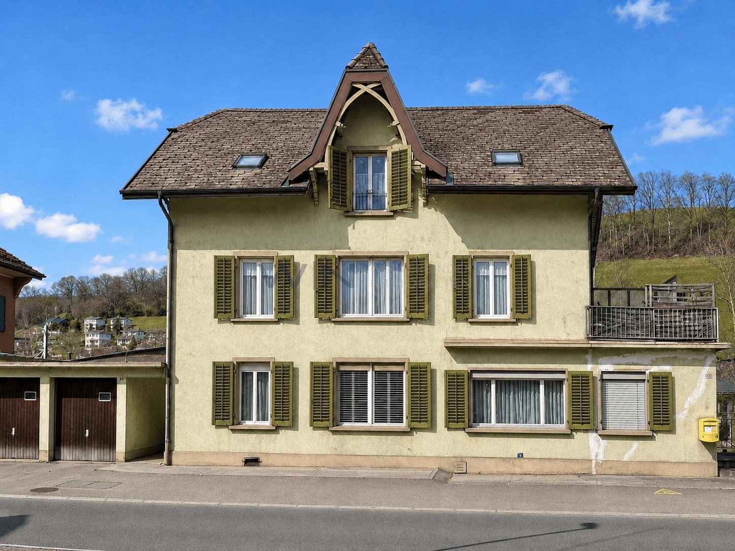 Maison multifamiliale de 14 ½ pièces