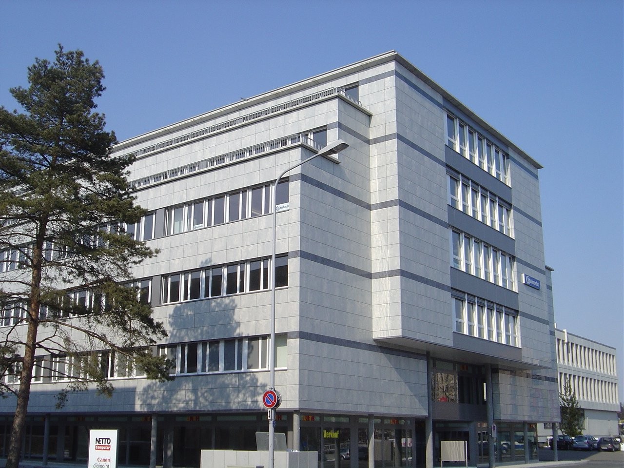 505m² office