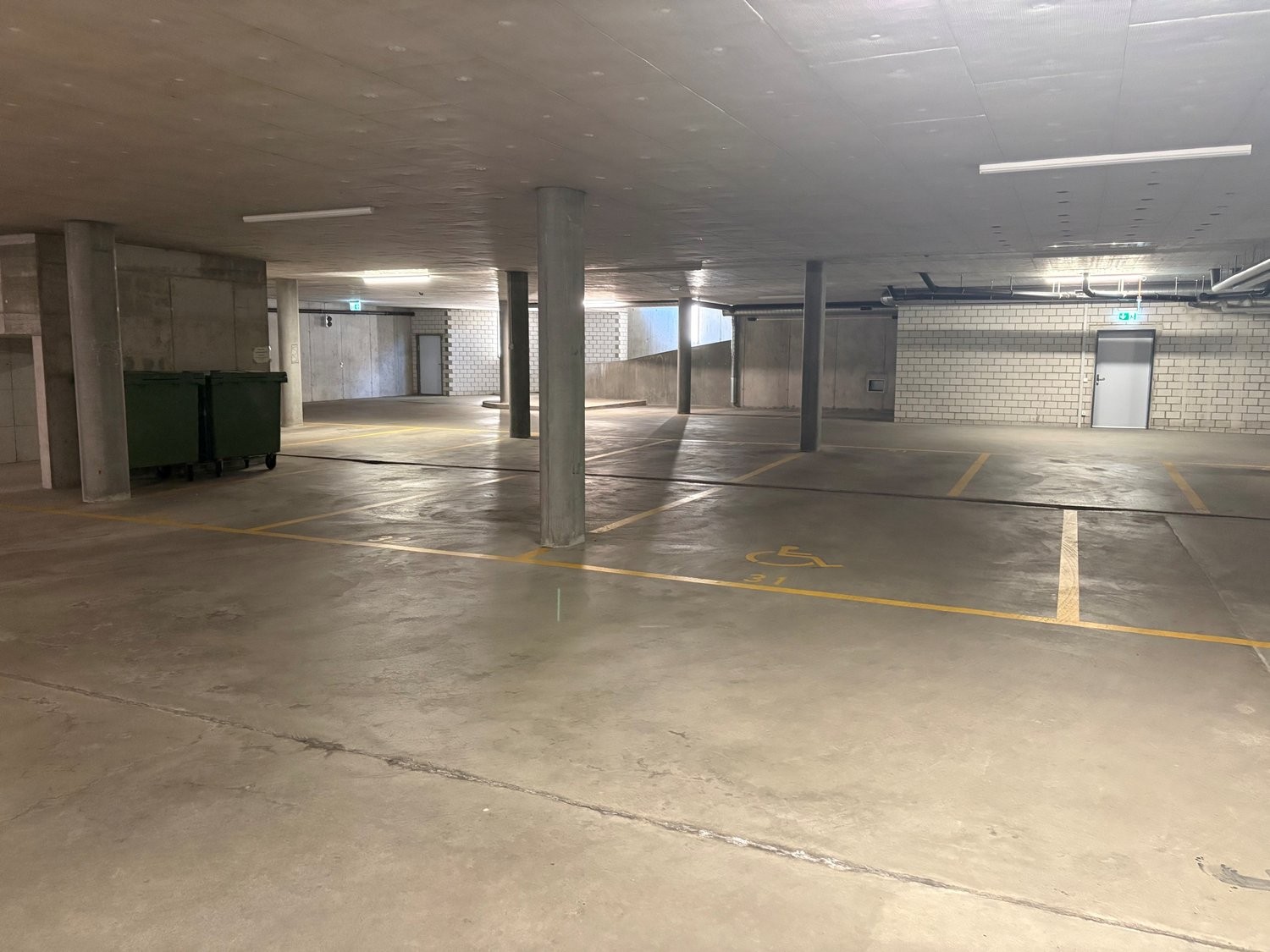 505m² office