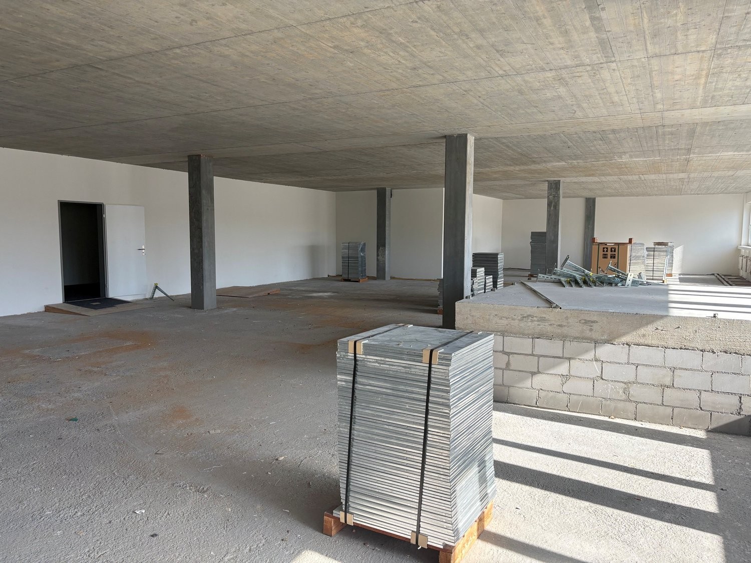 505m² office