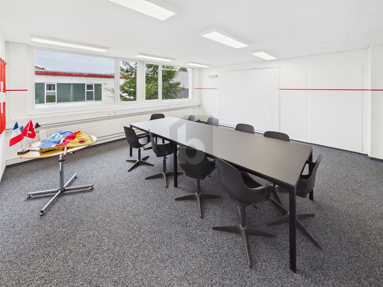 190m² office