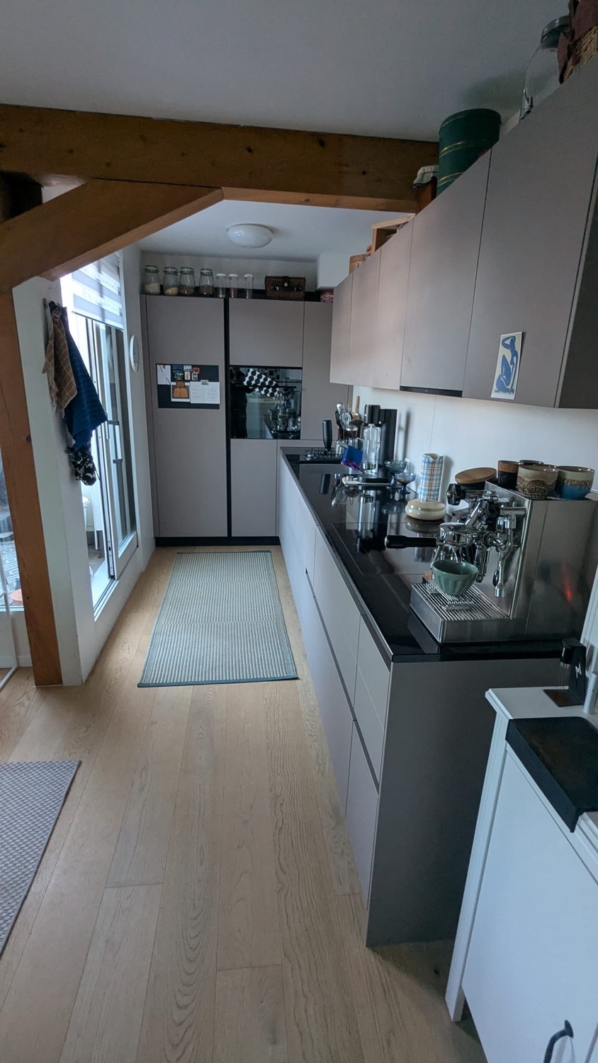 Recherche de repreneur pour un magnifique appartement en duplex sous les combles à Riehen. Idéal pour les couples ou une petite famille. 
Quartier très calme, superbe vue sur le Chrischona. Toutes les fenêtres sont neuves, ce qui signifie que l'appartement est très bien isolé, de sorte qu'il ne fait