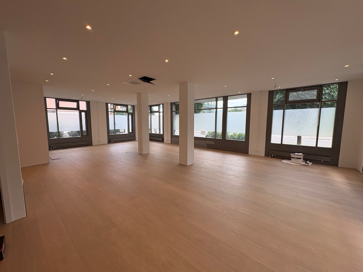 95m² commercial