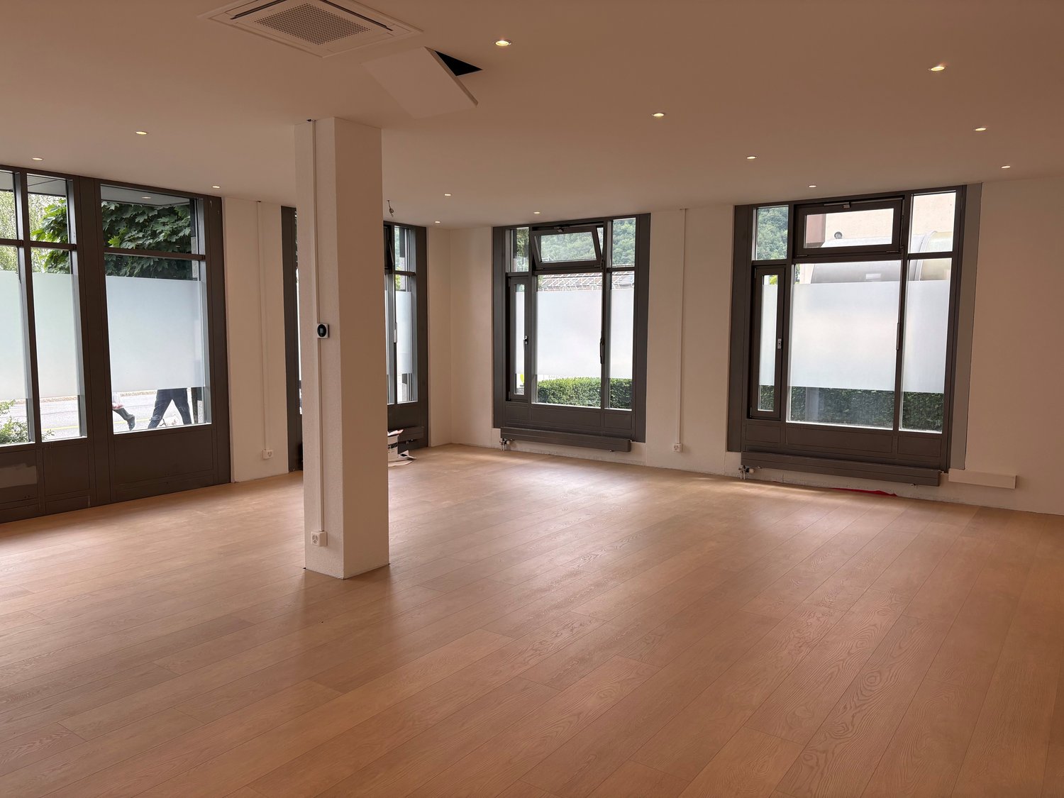 95m² commercial