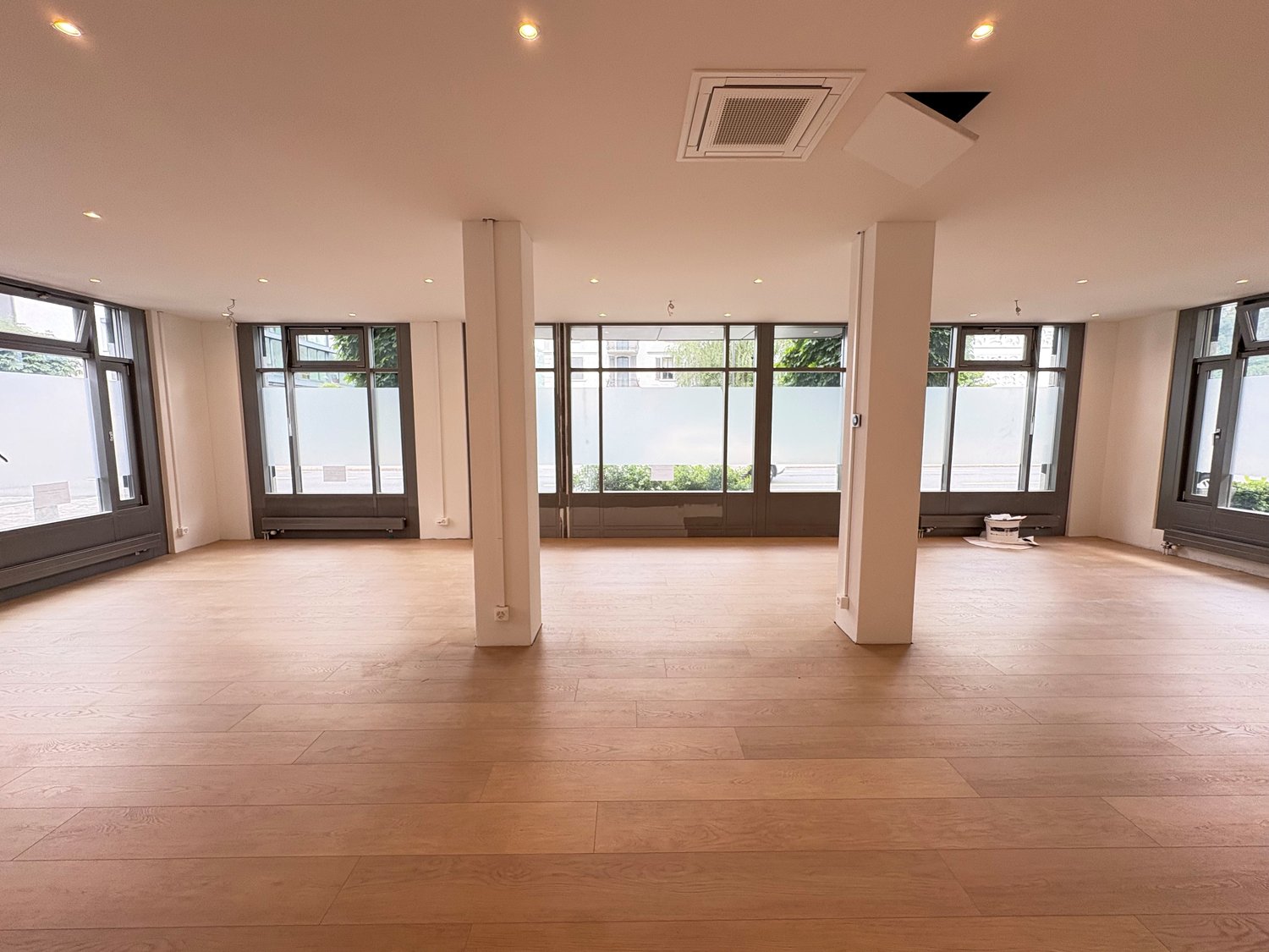 95m² commercial