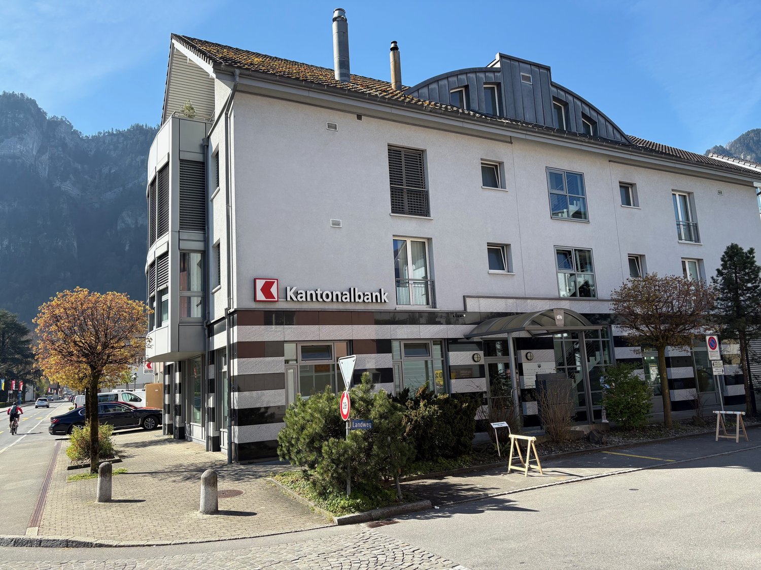95m² commercial