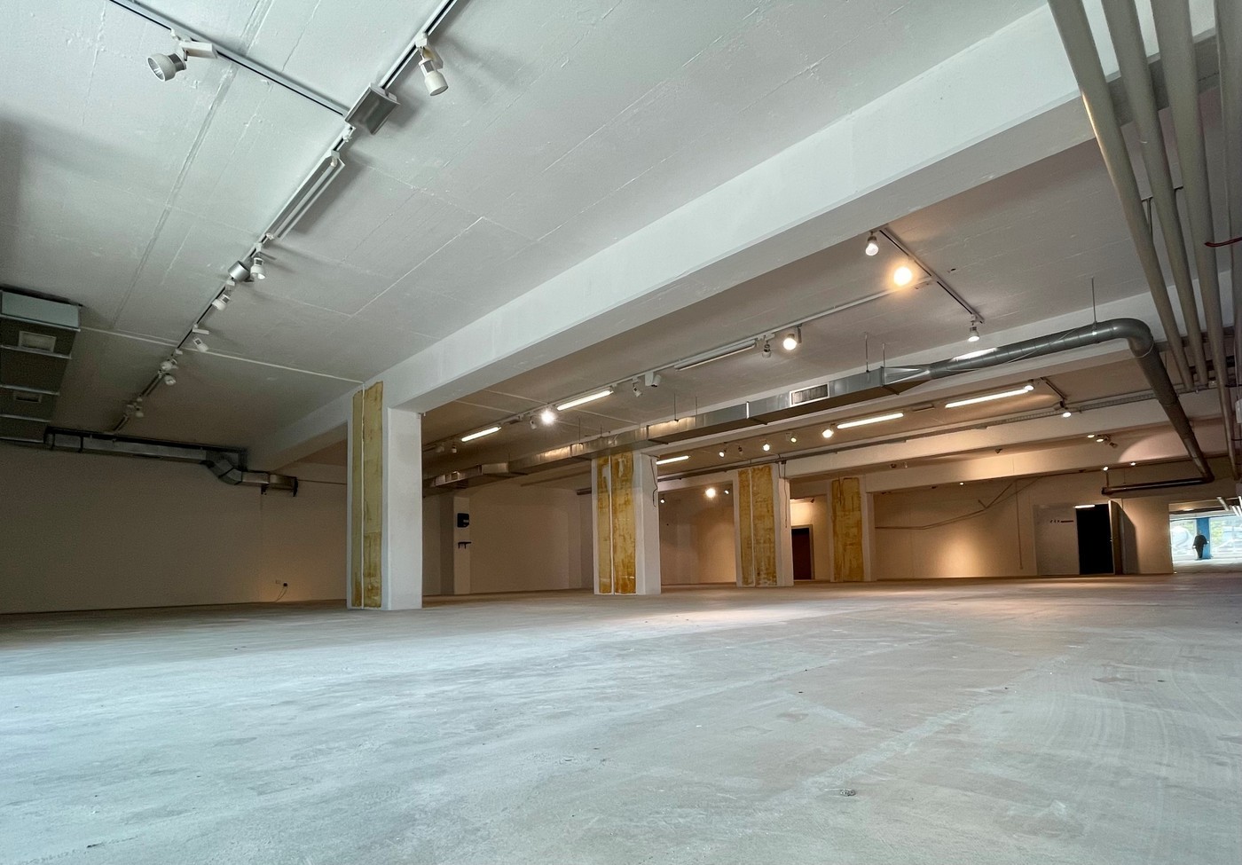 Commercial, Foto 2 von 4