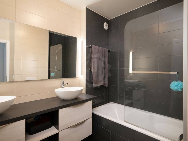 5 rooms apartment