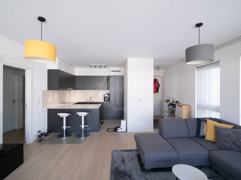 5 rooms apartment
