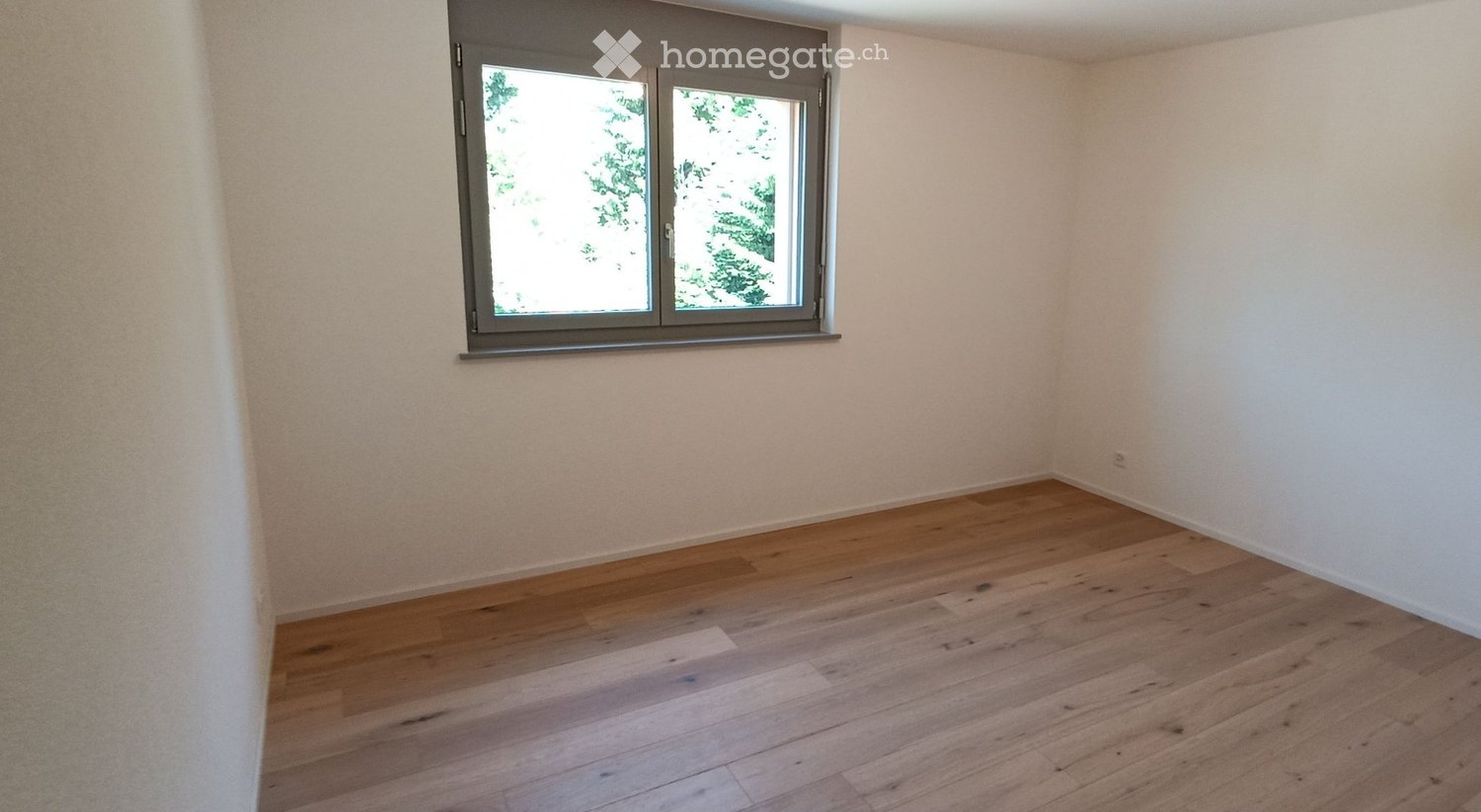 3 ½ Zimmer Wohnung

In der Nähe des Zentrums von Les Paccots, am Ende einer Sackgasse, wunderschöne 3.5-Zimmer-Wohnung.

Aufzug
Grosser Flur mit zwei breiten Schränken
Badezimmer mit WC, Badewanne und Waschkolonne
Ein grosses Schlafzimmer
Eine Elternsuite mit WC, Dusche und einem grossen Schrank
Gro