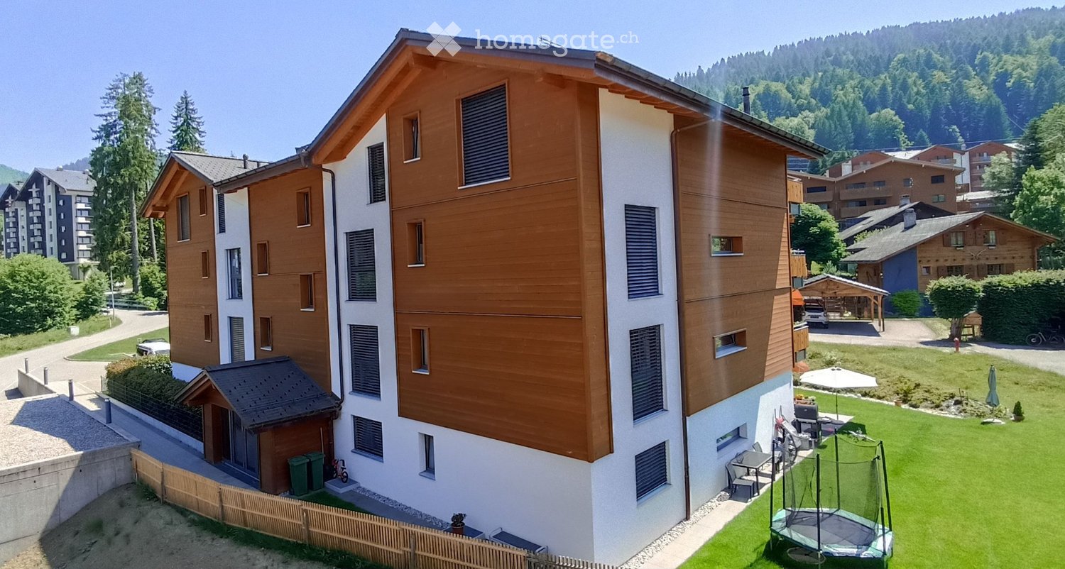 3 ½ Zimmer Wohnung

In der Nähe des Zentrums von Les Paccots, am Ende einer Sackgasse, wunderschöne 3.5-Zimmer-Wohnung.

Aufzug
Grosser Flur mit zwei breiten Schränken
Badezimmer mit WC, Badewanne und Waschkolonne
Ein grosses Schlafzimmer
Eine Elternsuite mit WC, Dusche und einem grossen Schrank
Gro