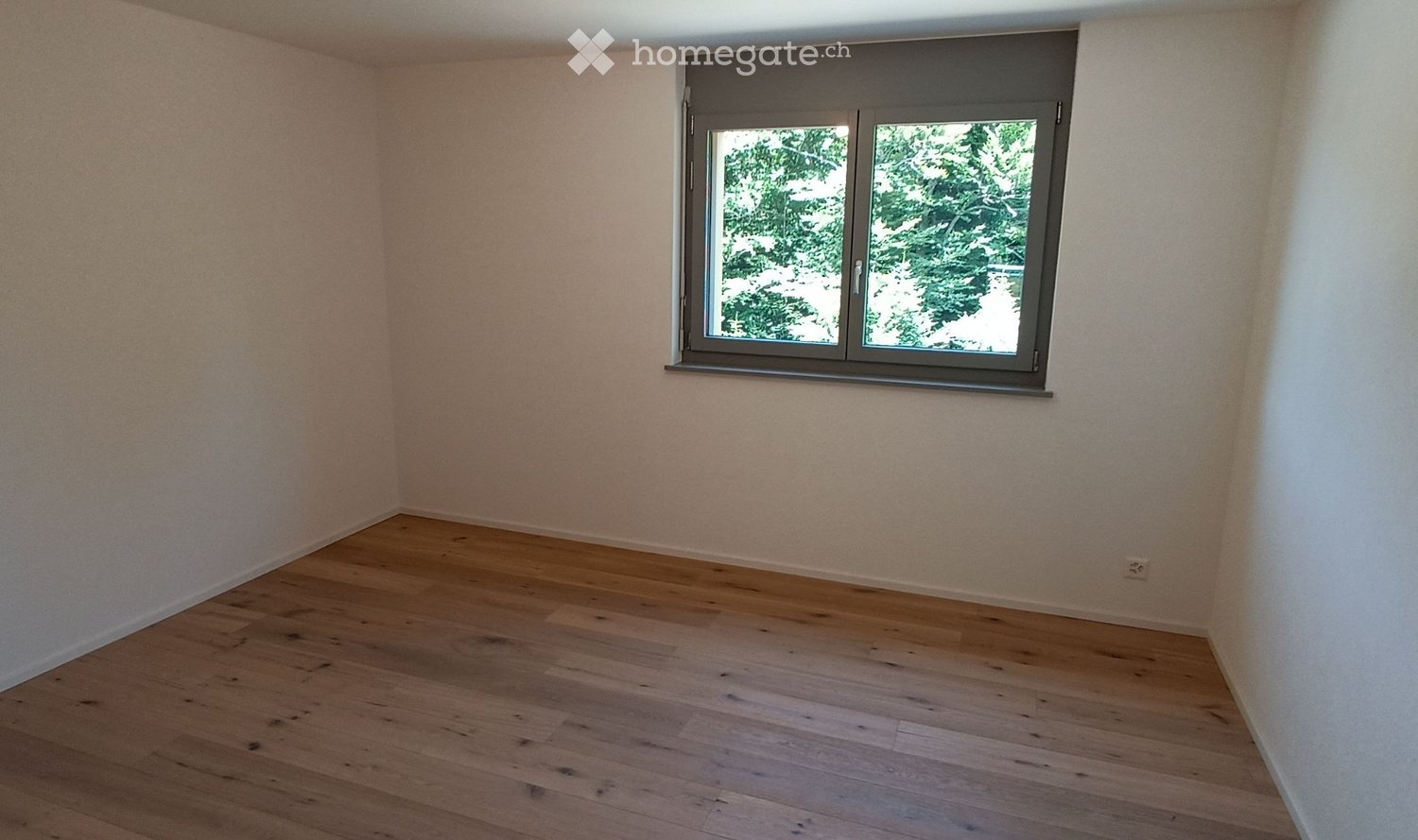 3 ½ Zimmer Wohnung

In der Nähe des Zentrums von Les Paccots, am Ende einer Sackgasse, wunderschöne 3.5-Zimmer-Wohnung.

Aufzug
Grosser Flur mit zwei breiten Schränken
Badezimmer mit WC, Badewanne und Waschkolonne
Ein grosses Schlafzimmer
Eine Elternsuite mit WC, Dusche und einem grossen Schrank
Gro