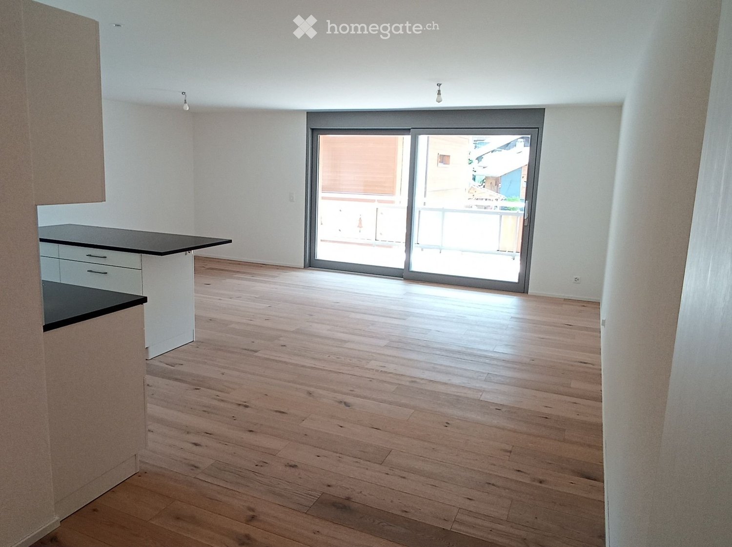 3 ½ Zimmer Wohnung

In der Nähe des Zentrums von Les Paccots, am Ende einer Sackgasse, wunderschöne 3.5-Zimmer-Wohnung.

Aufzug
Grosser Flur mit zwei breiten Schränken
Badezimmer mit WC, Badewanne und Waschkolonne
Ein grosses Schlafzimmer
Eine Elternsuite mit WC, Dusche und einem grossen Schrank
Gro