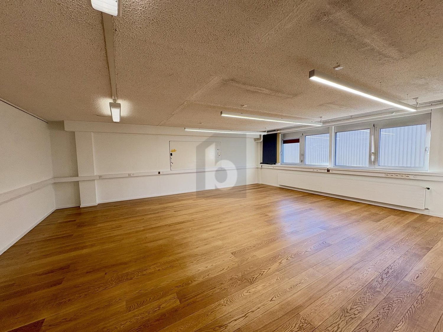 204m² office
