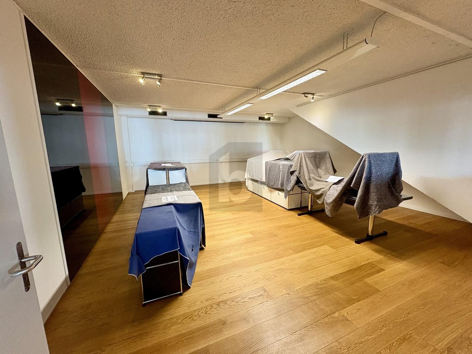 204m² office