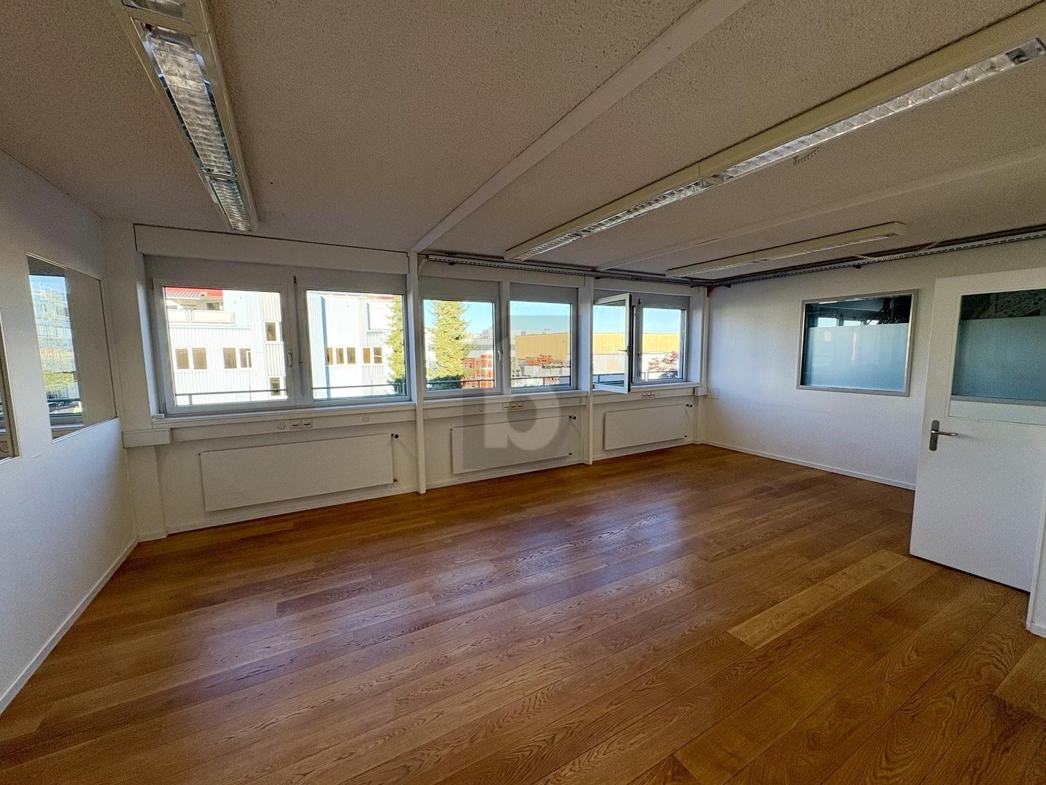 204m² office