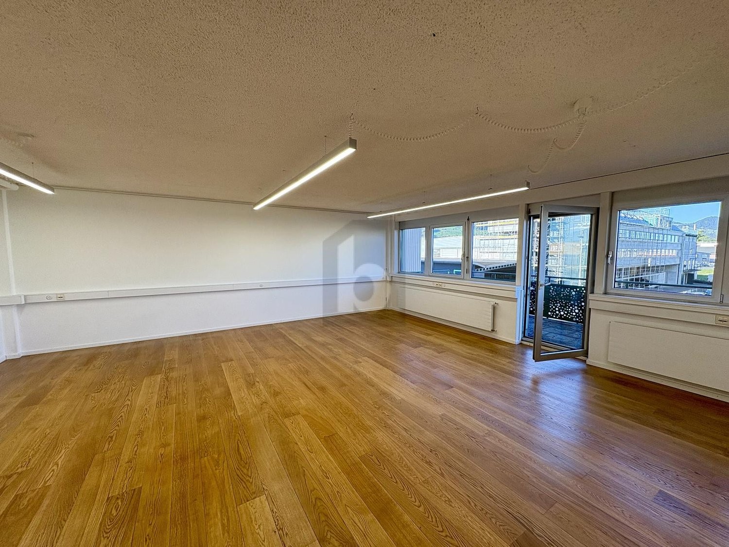 204m² office