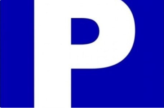 Le parking de la Bodenackerstrasse à Breitenbach offre un emplacement sûr et protégé pour votre véhicule. L'emplacement central et facile d'accès garantit un accès pratique et convient idéalement aux résidents ou aux pendulaires.