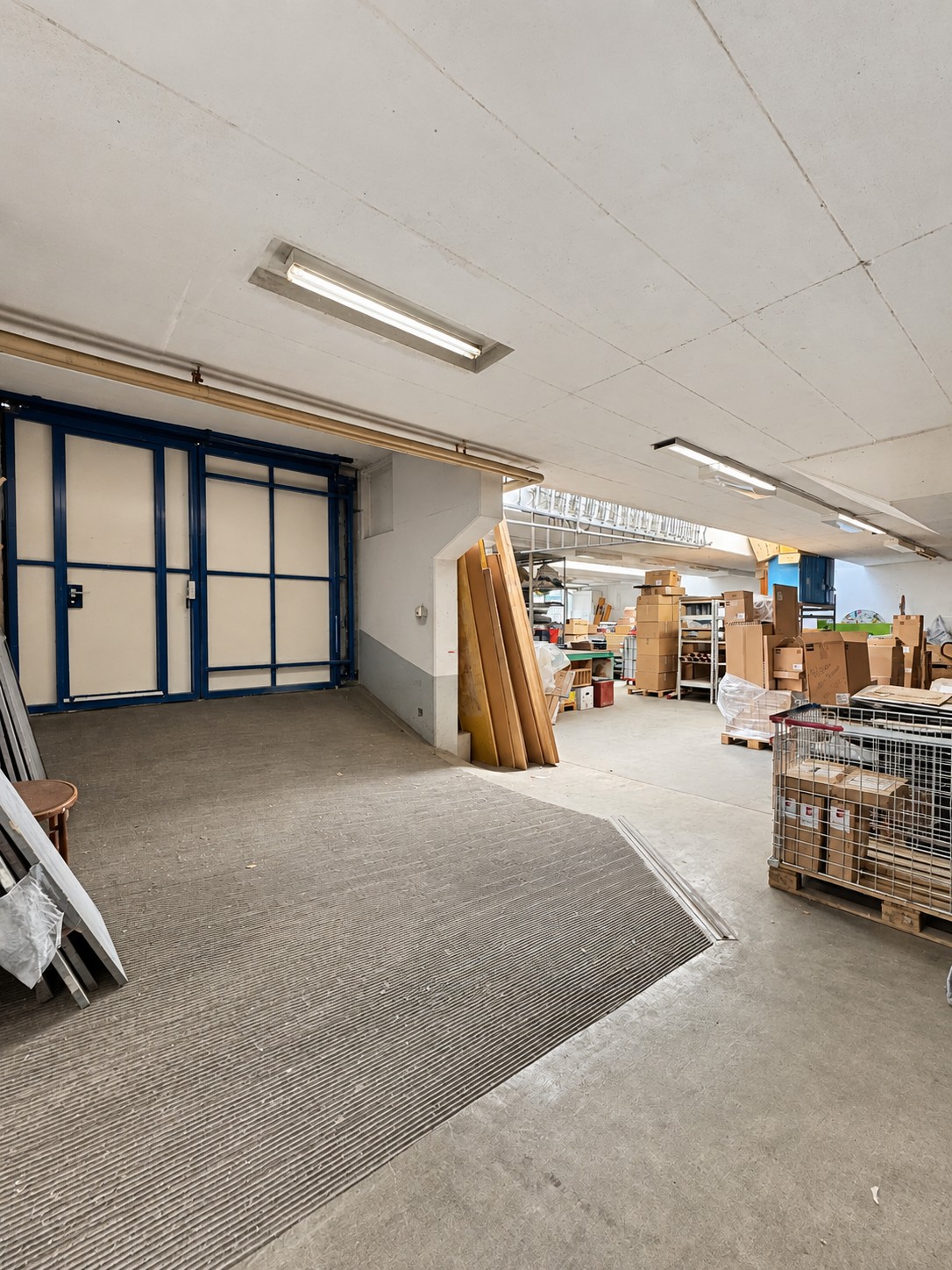 914m² commercial