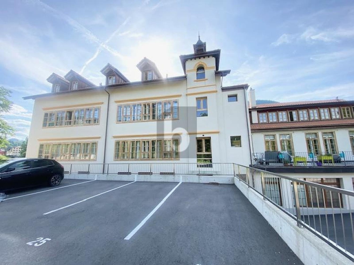 25 rooms multi family house