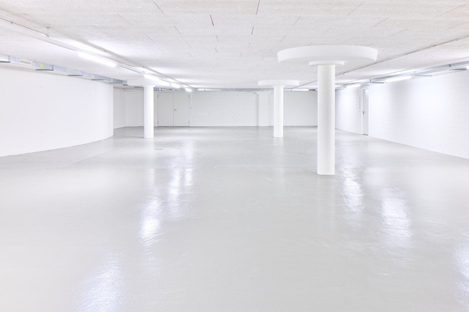 215m² storage room