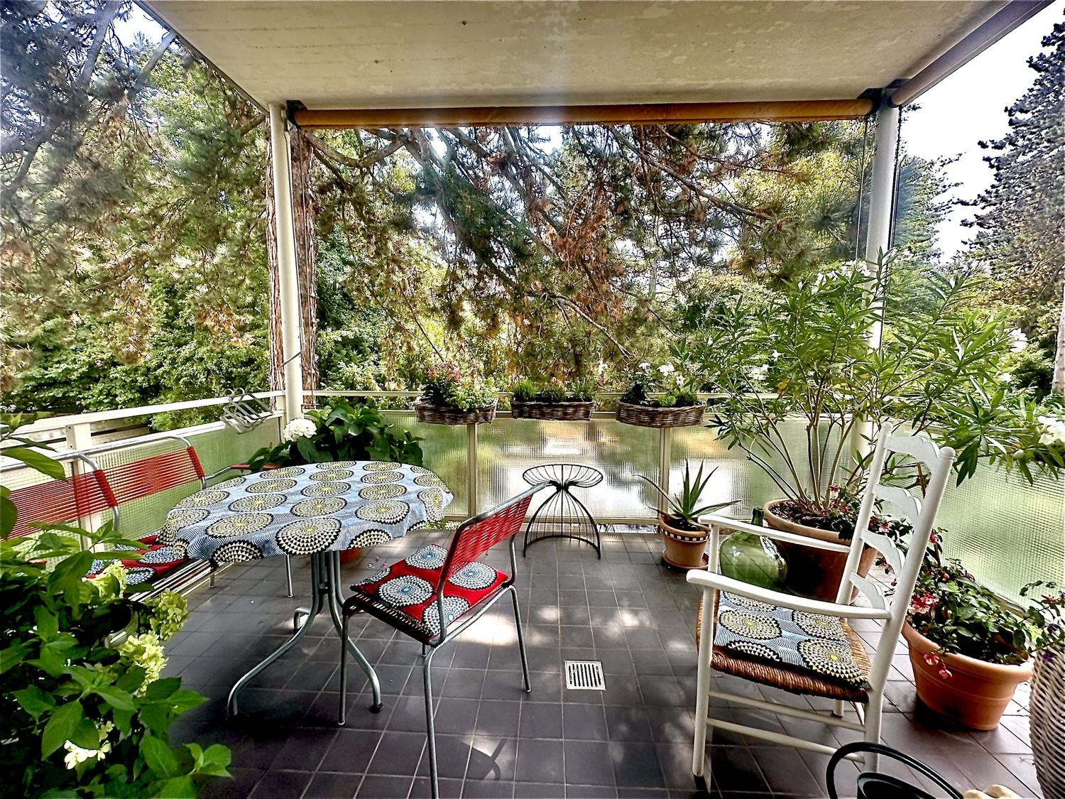 5 rooms furnished flat