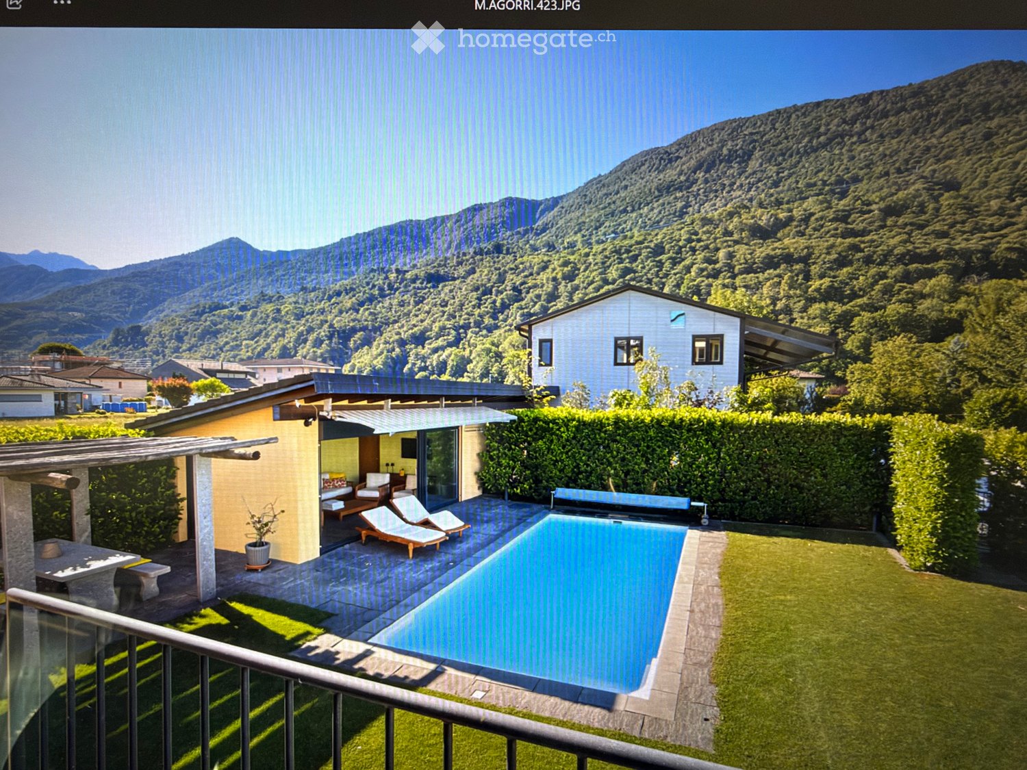4-Zimmer-Einfamilienhaus
Zu vermieten in Contone ab dem 1. Dezember
In perfektem Zustand, wie neu, Klimaanlage, Grottino mit Küche, geräumige Garage, Garten mit Pool und Pool House, Foto 1 von 5