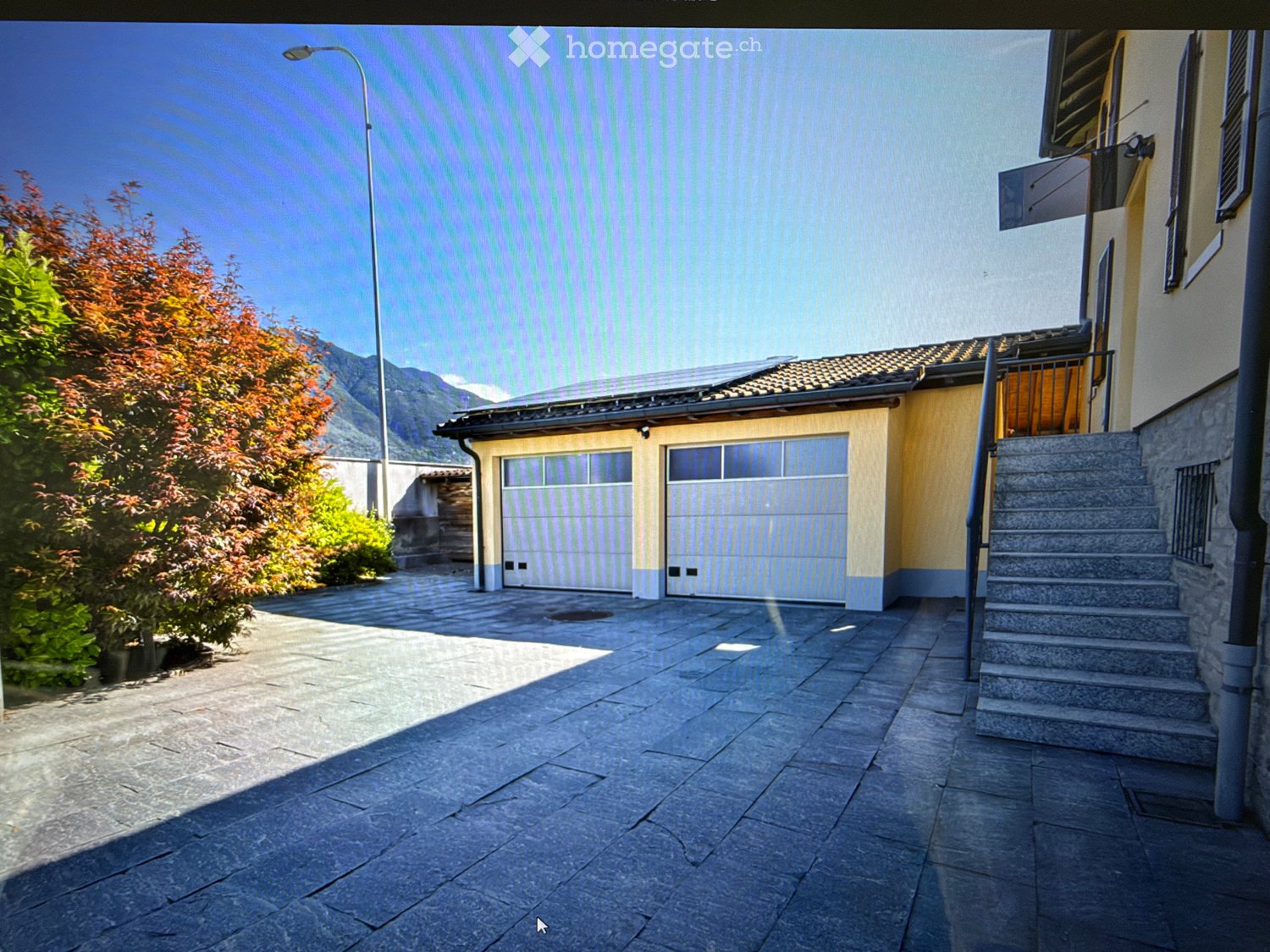 4-Zimmer-Einfamilienhaus
Zu vermieten in Contone ab dem 1. Dezember
In perfektem Zustand, wie neu, Klimaanlage, Grottino mit Küche, geräumige Garage, Garten mit Pool und Pool House, Foto 2 von 5