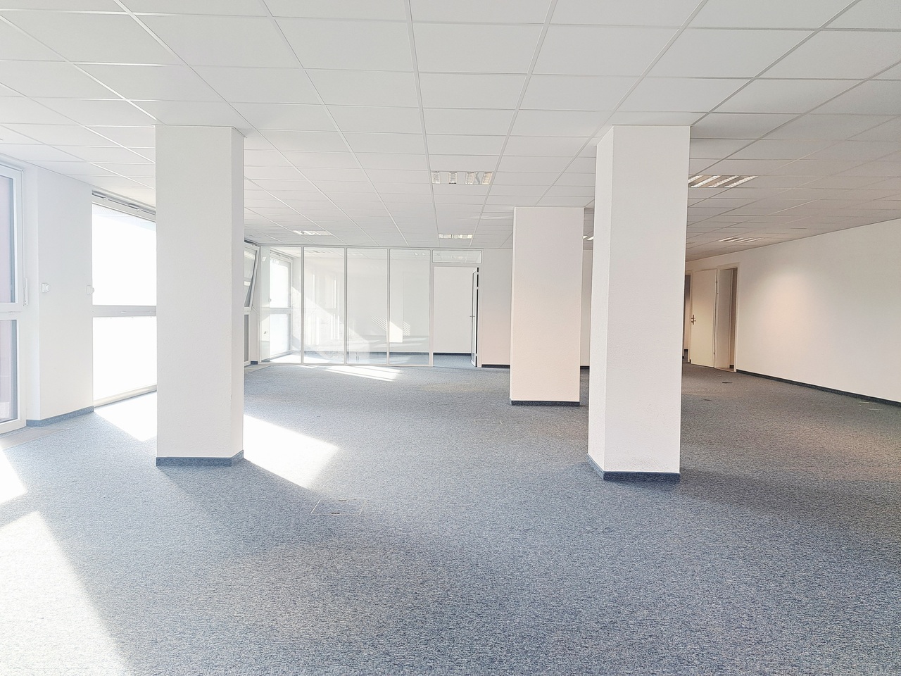 270m² commercial