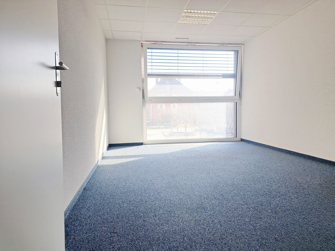 270m² commercial