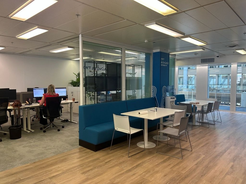 228m² office