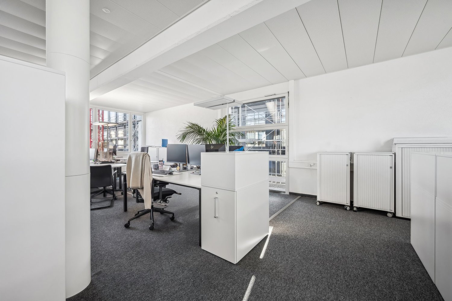 405m² office