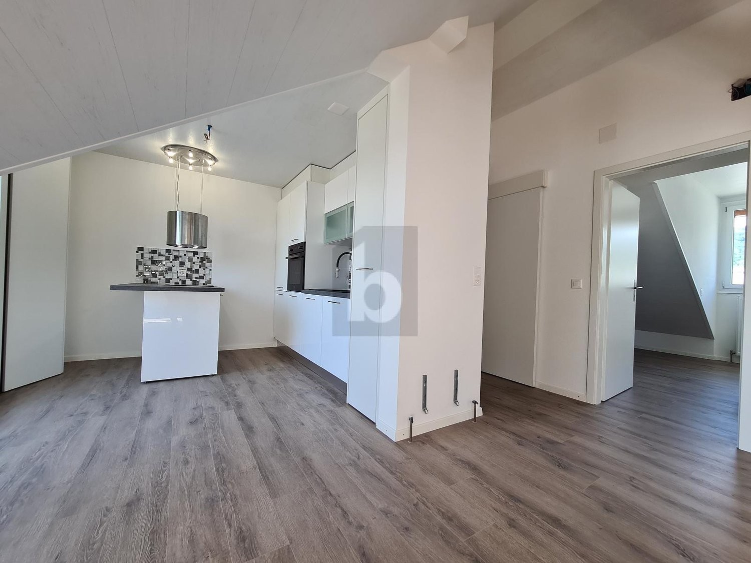 3 Zimmer Dachwohnung, Foto 3 von 4