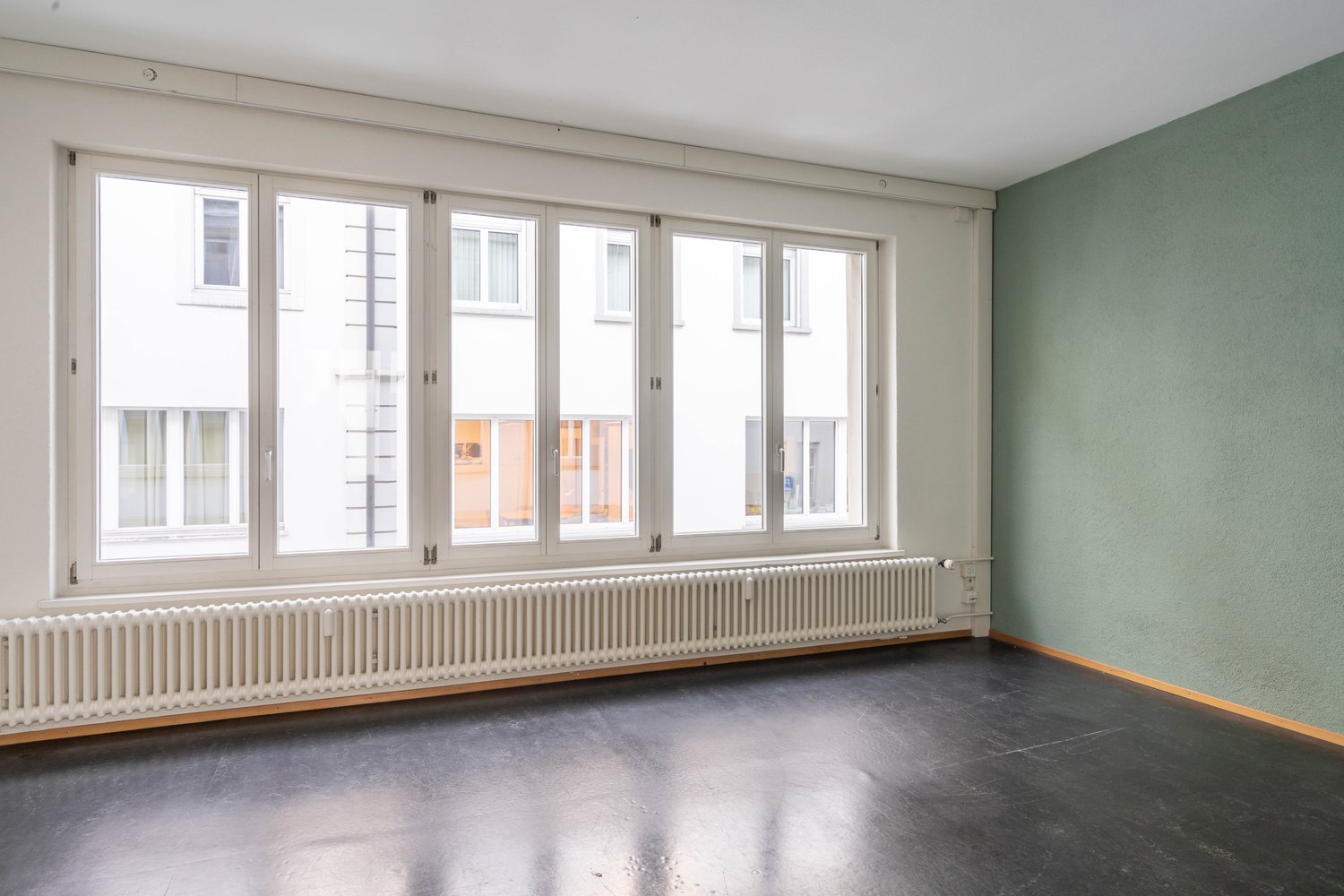 114m² office