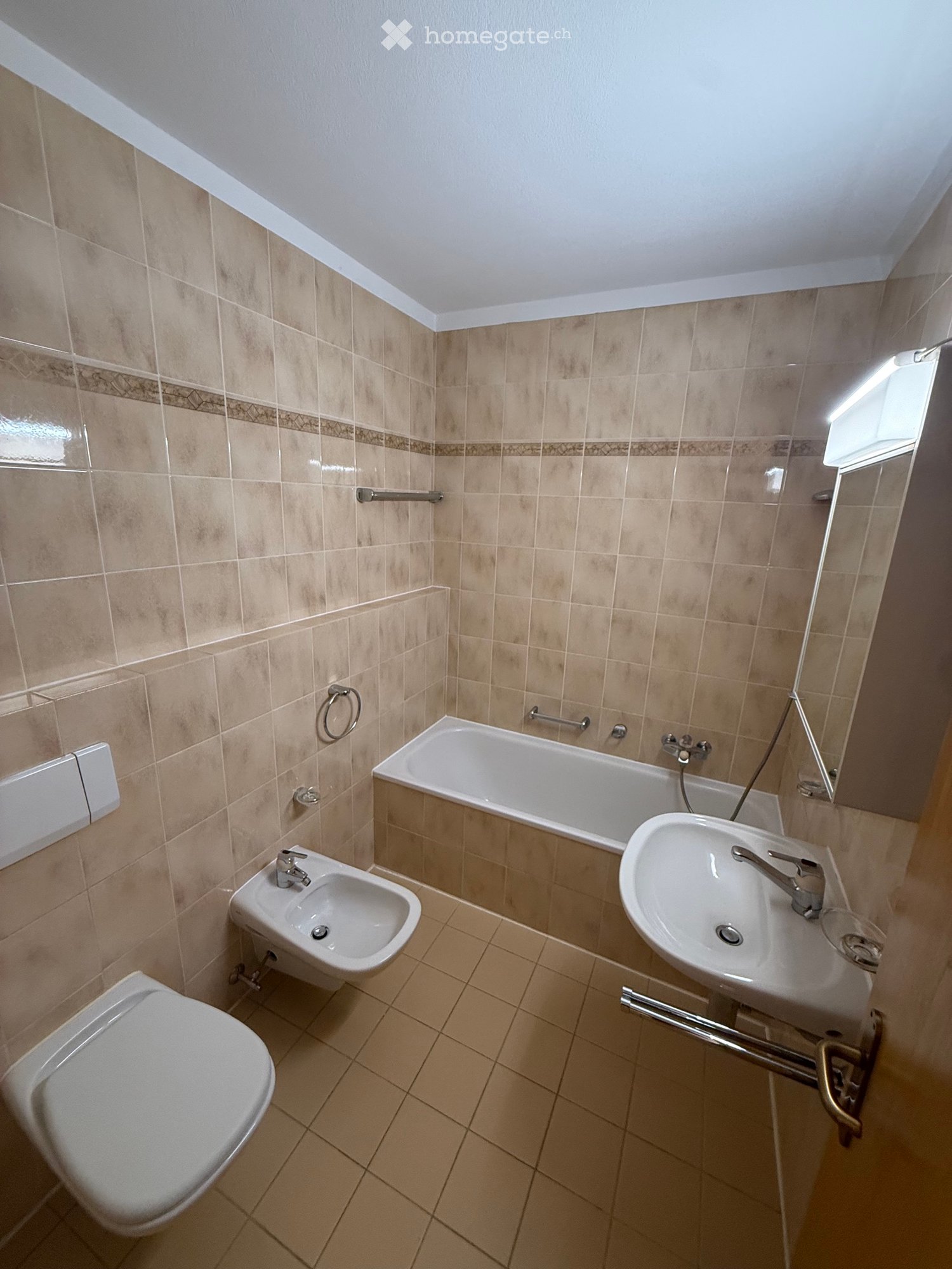 2-Zimmer-Wohnung

2.5 locali in affitto

1400 + 150 fr spese, Foto 5 von 5