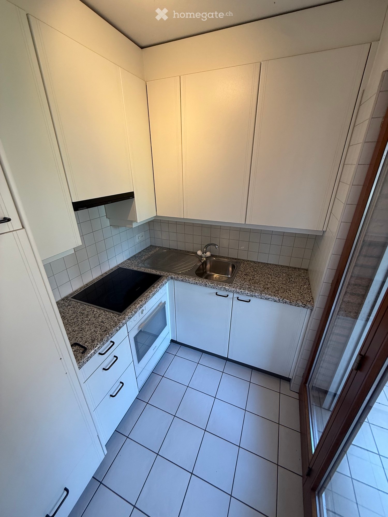 2-Zimmer-Wohnung

2.5 locali in affitto

1400 + 150 fr spese, Foto 3 von 5