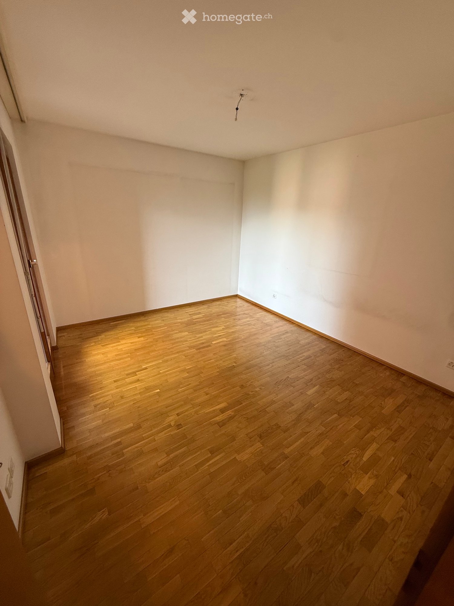 2-Zimmer-Wohnung

2.5 locali in affitto

1400 + 150 fr spese, Foto 4 von 5
