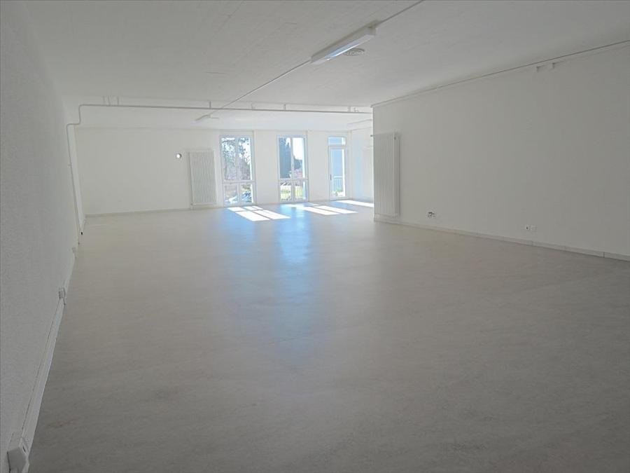 100m² shop, Foto 1 von 9