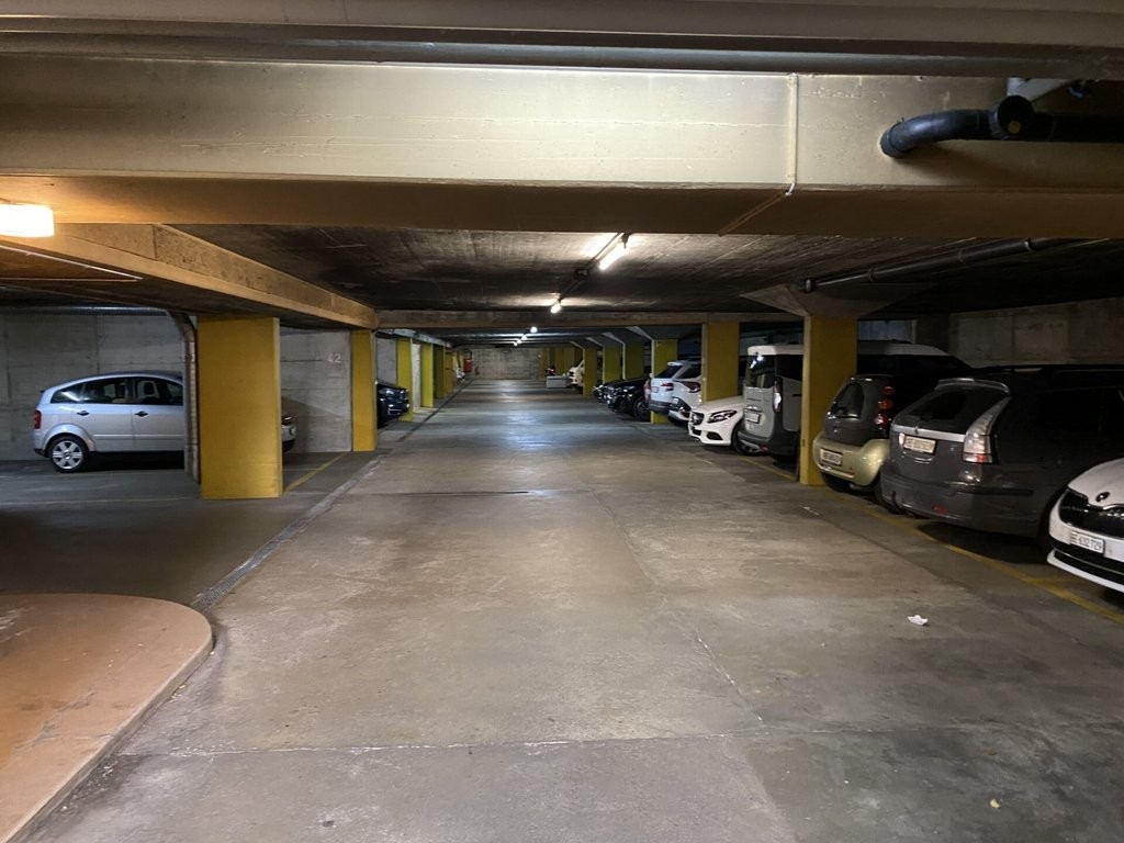 Underground slot, Foto 1 von 2