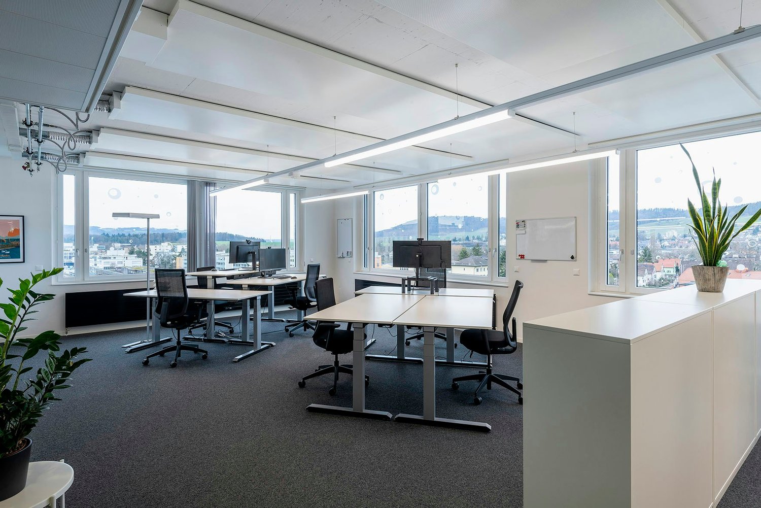 1278m² office